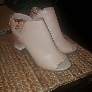 Leather beige sandals